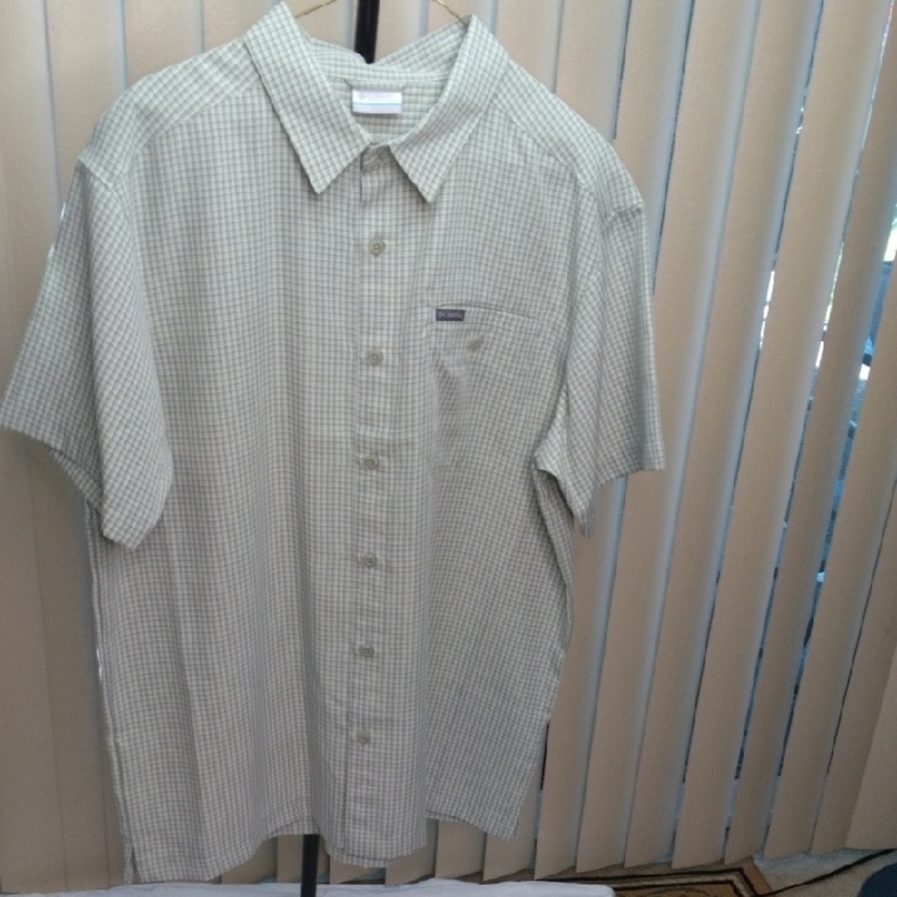 Columbia Green Casual Button Down Shirt